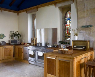Illustration for article titled Beautiful Churches That Have Been Converted into Secular Buildings